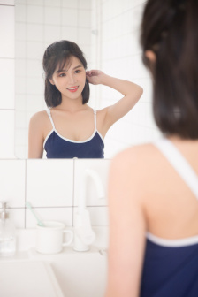 《年轻的女教师》